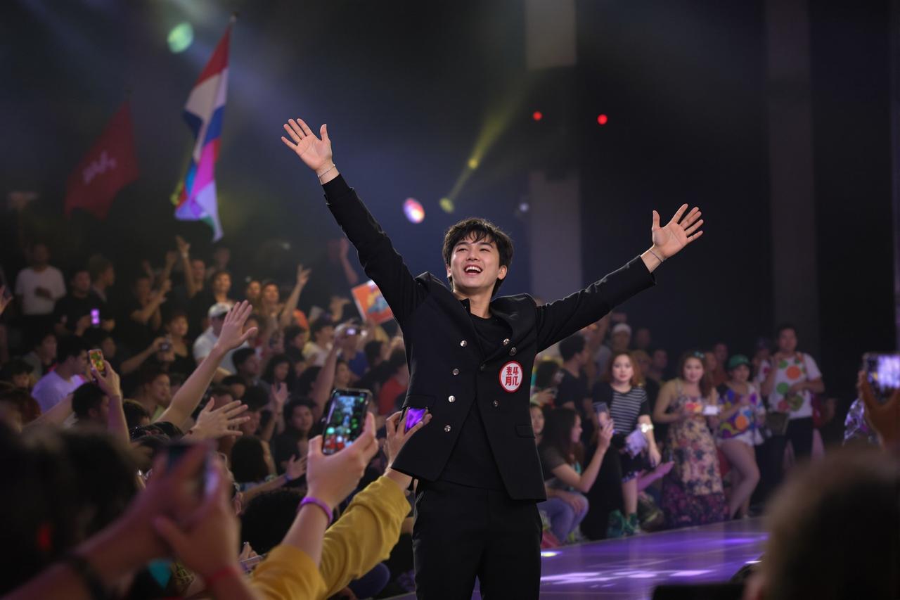 私人影院影迷见面会圆满举行，万名粉丝热情参与